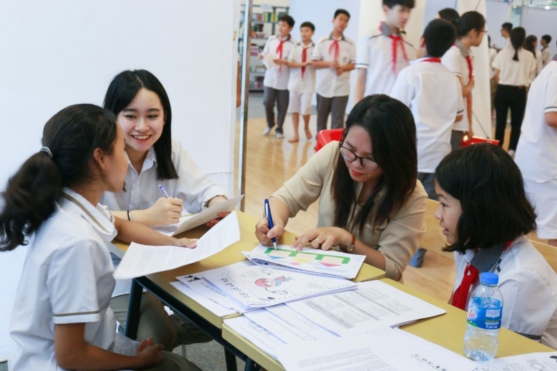 GNI ຈັດການໂອ້ລົມສົນທະນາຍົກສູງສຸຂະພາບຈິດໃຈໃຫ້ແກ່ນັກຮຽນ ໃນເກນອາຍຸຊັ້ນມັດທະຍົມຕອນຕົ້ນ GNI ຈັດການໂອ້ລົມສົນທະນາຍົກສູງສຸຂະພາບຈິດໃຈໃຫ້ແກ່ນັກຮຽນ ໃນເກນອາຍຸຊັ້ນມັດທະຍົມຕອນຕົ້ນ