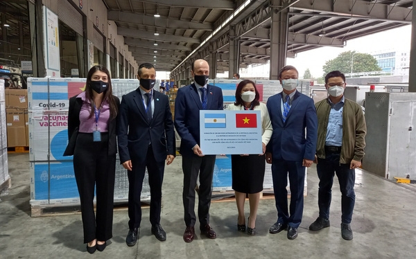 ອາກຊັງຕິນ ມອບວັກຊີນ AstraZeneca 500.000 ໂດສ ໃຫ້ຫວຽດນາມ ອາກຊັງຕິນ ມອບວັກຊີນ AstraZeneca 500.000 ໂດສ ໃຫ້ຫວຽດນາມ