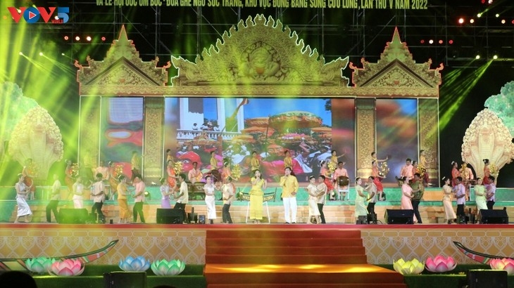 ພິທີໄຂວັນບຸນວັດທະນະທຳ, ກິລາ ແລະ ທ່ອງທ່ຽວພໍ່ແມ່ພີ່ນ້ອງຊາວເຜົ່າ ຂະແມ ພາກໃຕ້ ຫວຽດນາມ (ພາບ: VOV)