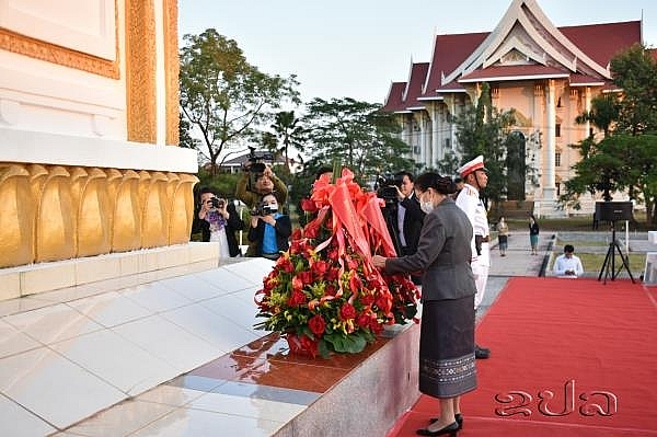 ການນຳ ພັກ-ລັດ ວາງພວງມາລາ ສະຫລອງວັນຊາດ ຄົບຮອບ 45 ປີ ການນຳ ພ ກ ລ ດ ວາງພວງມາລາ ສະຫລອງວ ນຊາດ ຄ ບຮອບ 45 ປ