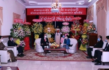 ການ​ນຳ​ນະ​ຄອນ ໂຮ່​ຈີ​ມິນອວຍ​ພອນ ວັນ​ຊາດ ລາວ
