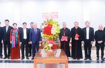 ການ​ນຳ​ພັກ, ລັດ ອວຍ​ພອນ​ພໍ່​ແມ່​ປະ​ຊາ​ຊົນ​ຊາວ​ຄຼິດ ເນື່ອງ​ໃນ​ໂອ​ກາດ​ວັນ​ບຸນ ຄຼິດ​ສະ​ມາດ ປີ 2022 ແລະ ປີ​ໃໝ່​ສາ​ກົນ 2023