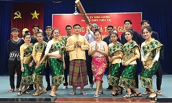 500 kieu bao va nguoi ngheo campuchia duoc kham benh cap thuoc mien phi