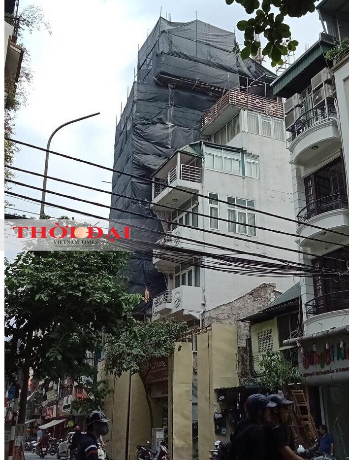 quanh ho guom ke chuyen vuot tang
