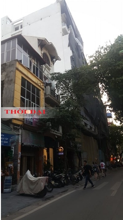 quanh ho guom ke chuyen vuot tang
