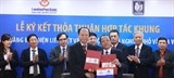 lay khach hang lam trung tam de thuc day tai chinh toan dien