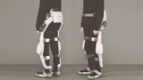 video con nguoi se the nao khi bi robot tan cong