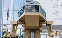 video con nguoi se the nao khi bi robot tan cong