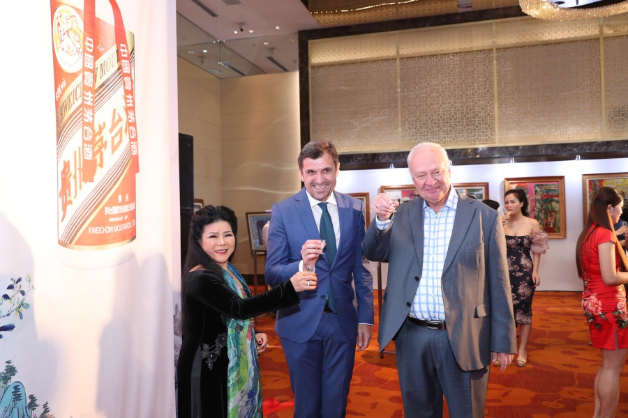 Giao lưu văn hóa quốc tế Kweichow Moutai qua triển lãm mỹ thuật Văn Dương Thành Giao lưu văn hóa quốc tế Kweichow Moutai qua triển lãm mỹ thuật Văn Dương Thành