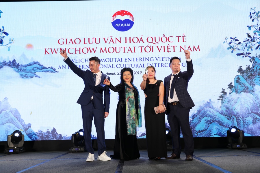 Giao lưu văn hóa quốc tế Kweichow Moutai qua triển lãm mỹ thuật Văn Dương Thành Giao lưu văn hóa quốc tế Kweichow Moutai qua triển lãm mỹ thuật Văn Dương Thành