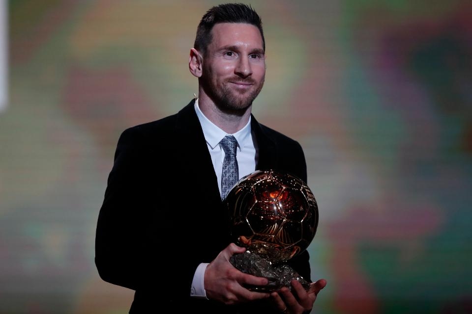 Vượt qua Ronaldo và Van Dijk, Messi lại giành Quả bóng Vàng 2019 vuot qua ronaldo va van dijk messi gianh qua bong vang 2019