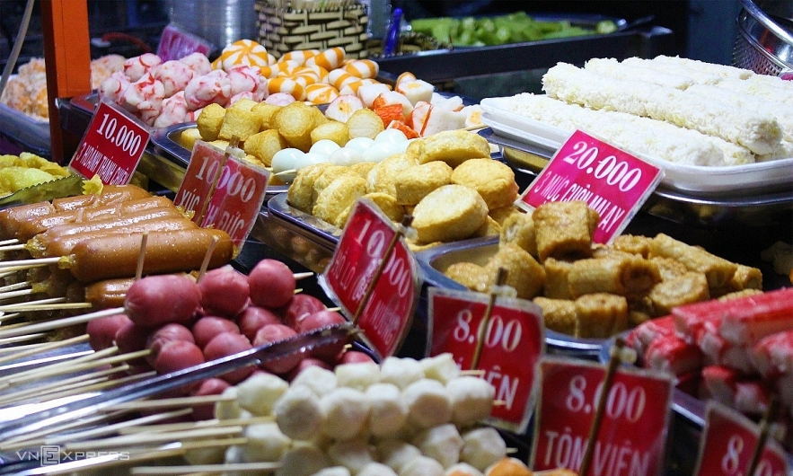 Exploring street food paradise at Sai Gon flower market Exploring street food paradise at Sai Gon flower market
