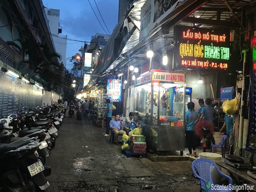 Exploring street food paradise at Sai Gon flower market Exploring street food paradise at Sai Gon flower market
