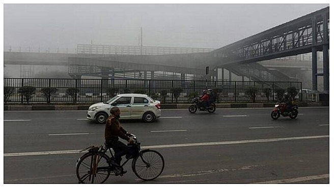 India weather forecast latest, January 15: Scattered Rains, thunderstorms in Tamil Nadu, Kerala while isolated showers to cover Karnataka, Andhra India weather forecast latest, January 15: Scattered Rains, thunderstorms in Tamil Nadu, Kerala while isolated showers to cover Karnataka, Andhra