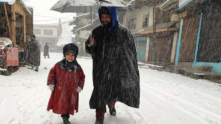 India daily weather forecast latest, January 22: North and Northwest to experience wet weather while rain and snowfall expected India daily weather forecast latest, January 22: North and Northwest to experience wet weather while rain and snowfall expected