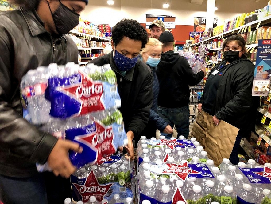 Vietnamese in Texas struggle for power or water in freezing temperatures Vietnamese in Texas struggle for power or water in freezing temperatures