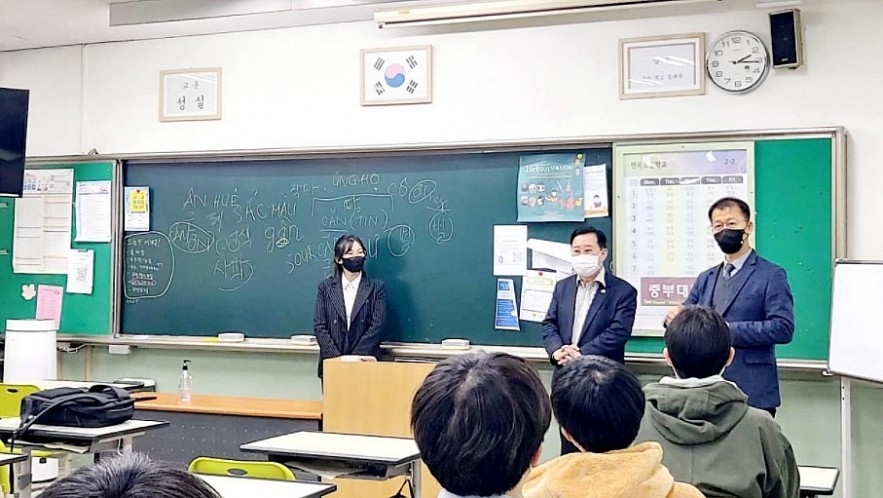 Ly Xuong Can Encourages Korean Students To Learn Vietnamese Ly Xuong Can Encourages Korean Students To Learn Vietnamese