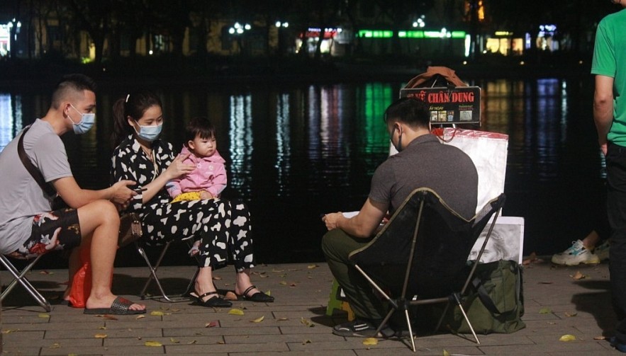 In Photos: Packed Pedestrian Streets In Hanoi After A Year Of Closure In Photos: Packed Pedestrian Streets In Hanoi After A Year Of Closure