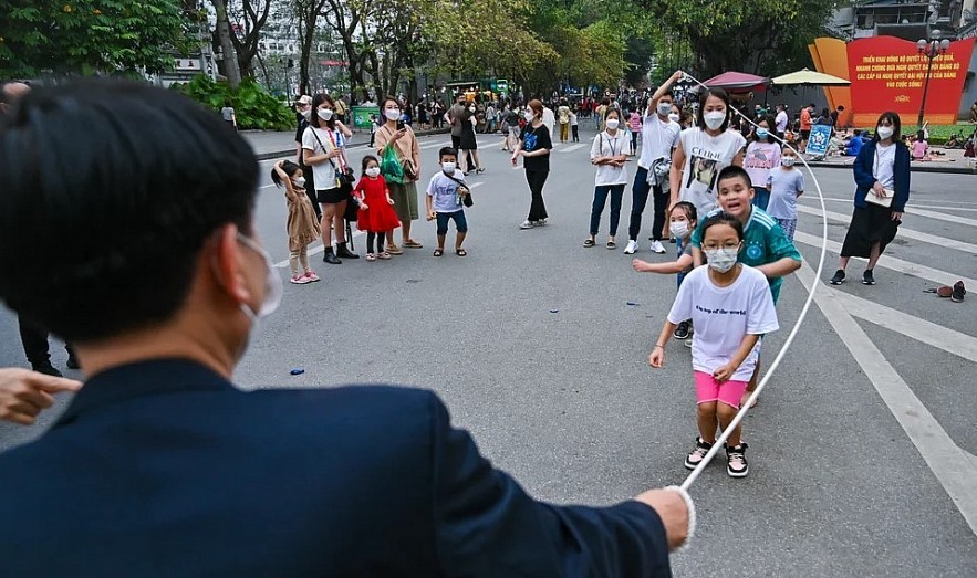 In Photos: Packed Pedestrian Streets In Hanoi After A Year Of Closure In Photos: Packed Pedestrian Streets In Hanoi After A Year Of Closure