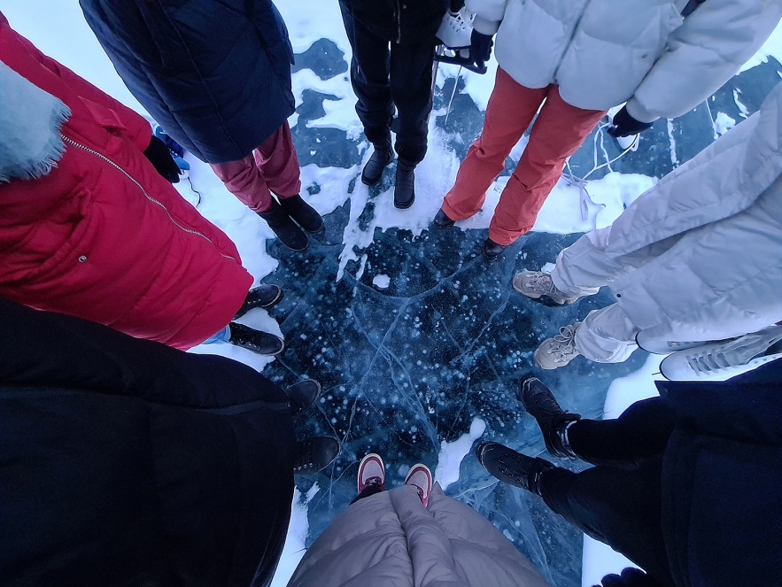 Memorable experience of Vietnamese tourists in the deepest lake of the world Memorable experience of Vietnamese tourists in the deepest lake of the world