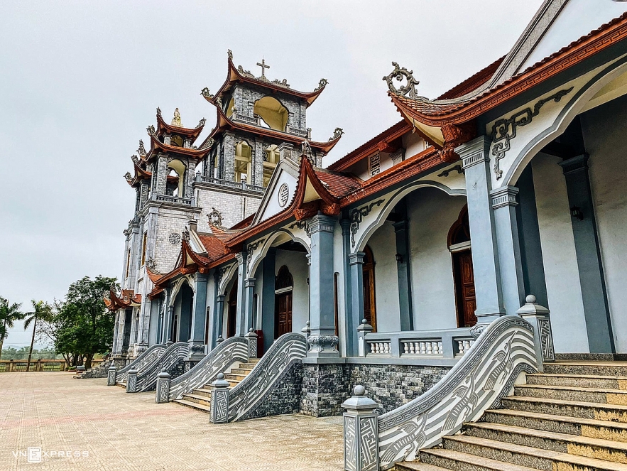 Splendid churches add charm to Quang Binh Province Splendid churches add charm to Quang Binh Province
