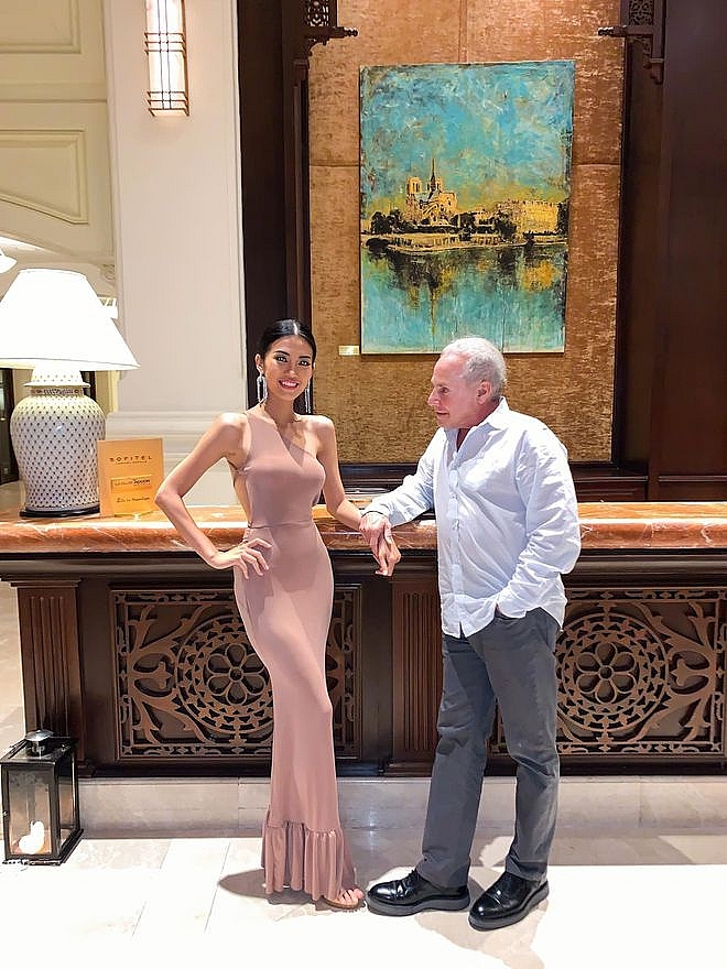 27 year old Vietnamese hot girl breaking up with a 73-year-old American billionaire to attend 'Miss Universe Vietnam' 27-year-old Vietnamese hot girl breaking up with 73-year-old American billionaire to attend 'Miss Universe Vietnam'