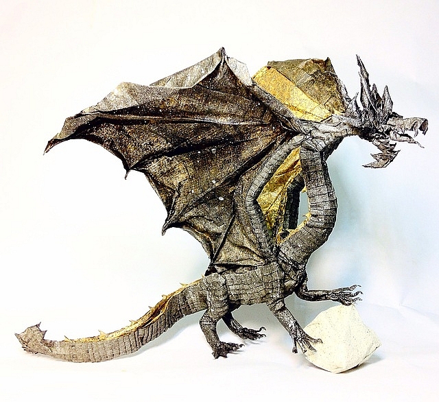 Turning traditional paper into works of art Turning traditional paper into works of art