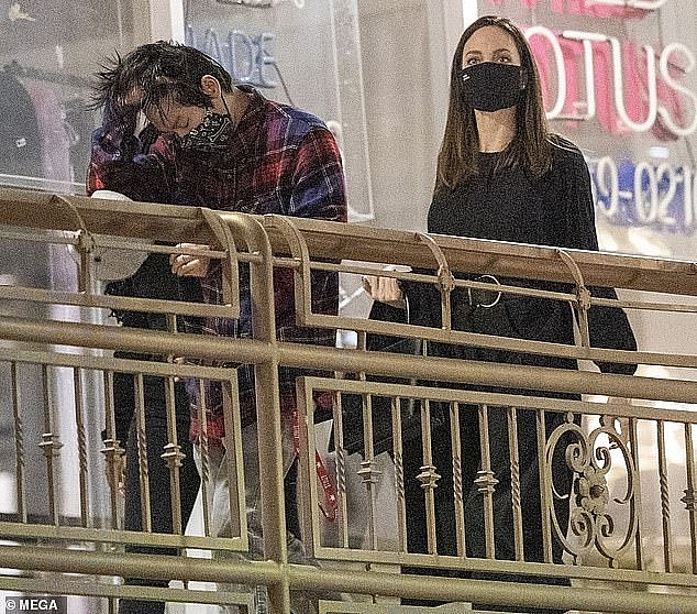 Angelina Jolie's adoptive Vietnamese child: Pax Thien's mature appearance at the age of 17 Angelina Jolie's adoptive Vietnamese child: Pax Thien's mature appearance at the age of 17