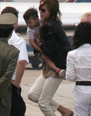 Angelina Jolie's adoptive Vietnamese child: Pax Thien's mature appearance at the age of 17 Angelina Jolie's adoptive Vietnamese child: Pax Thien's mature appearance at the age of 17