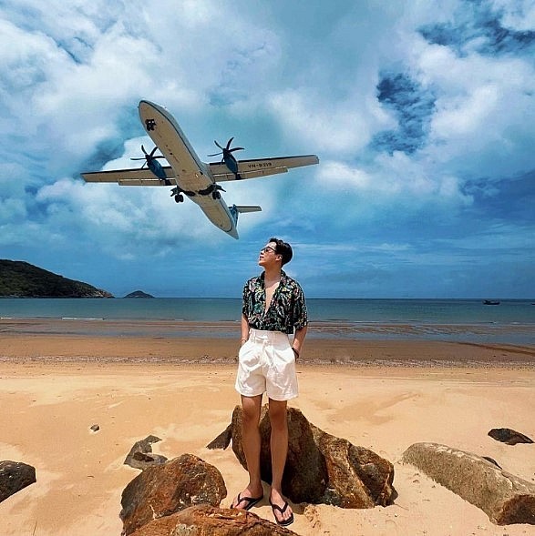 The Unique Check-in Point In Vietnam With Airplanes Hovering Overhead The Unique Check-in Spot In Vietnam With Airplanes Hovering Overhead