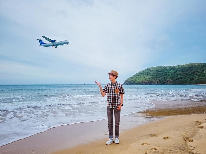 The Unique Check-in Point In Vietnam With Airplanes Hovering Overhead The Unique Check-in Spot In Vietnam With Airplanes Hovering Overhead