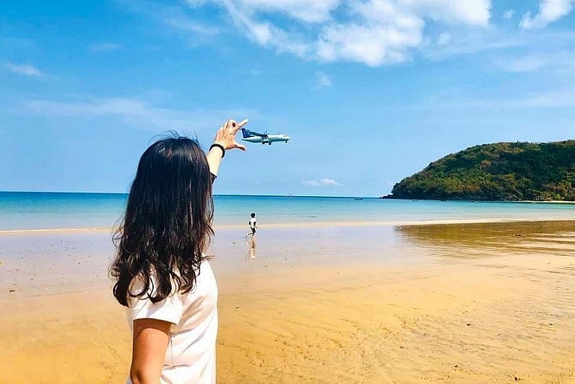 The Unique Check-in Point In Vietnam With Airplanes Hovering Overhead The Unique Check-in Point In Vietnam With Airplanes Hovering Overhead