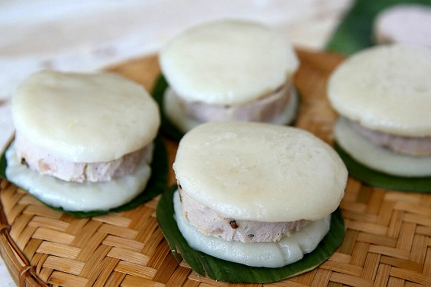 Vietnamese woman inspires fellow culinary enthusiasts with home-coutry cooking guide on Youtube blogger attracts international fans thanks to vietnamese cuisine