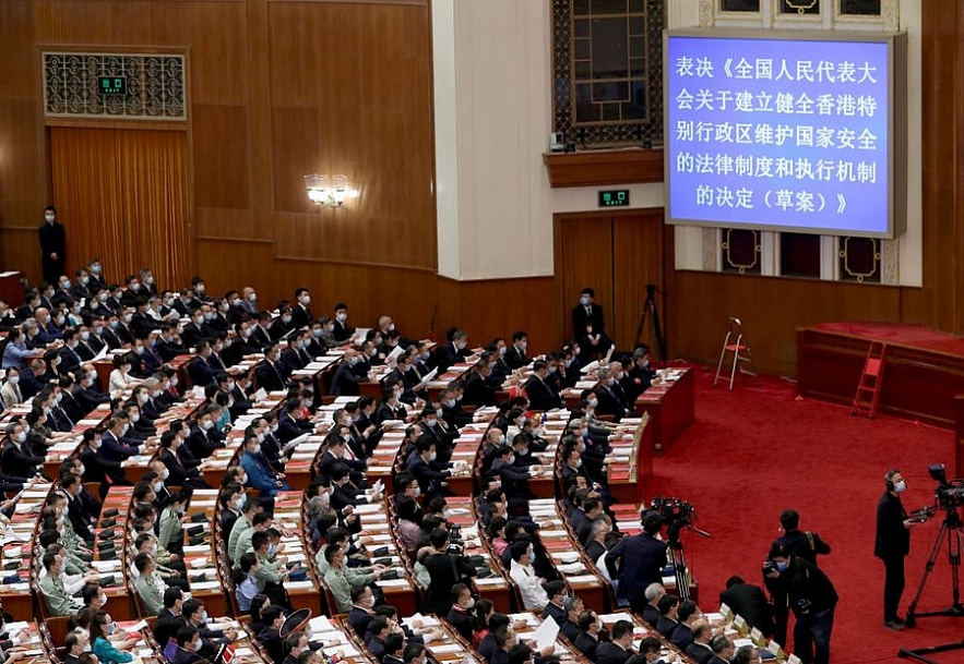 UK considers extending Hongkongers' visa rights if China pursues security laws uk considers extend hongkongers visa rights if china pursues security laws