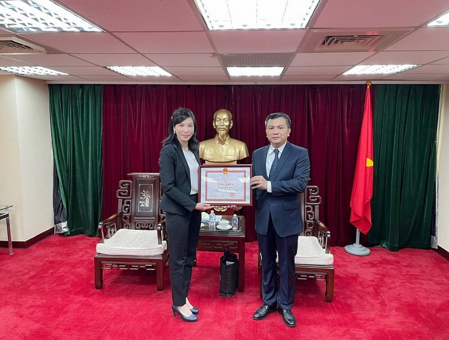 Recognizing Contributions To The Homeland Of the Recognizing Contributions To The Homeland Of the