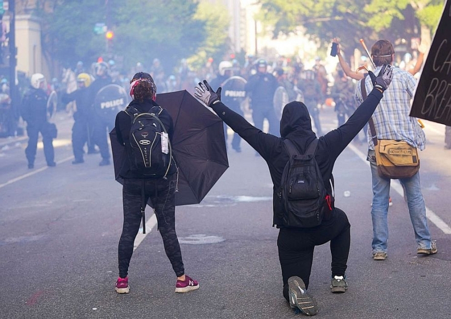 Riots in America update: Peaceful protesters just outside the White House president donald trump considering options on response to protesters over floyds death