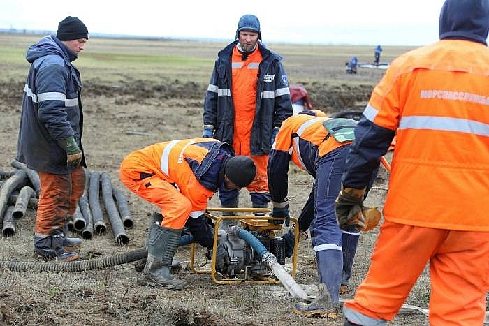 Russia launches major clean-up operation after huge arctic fuel spill incident russia launches major clean up operation after huge arctic fuel spill incident
