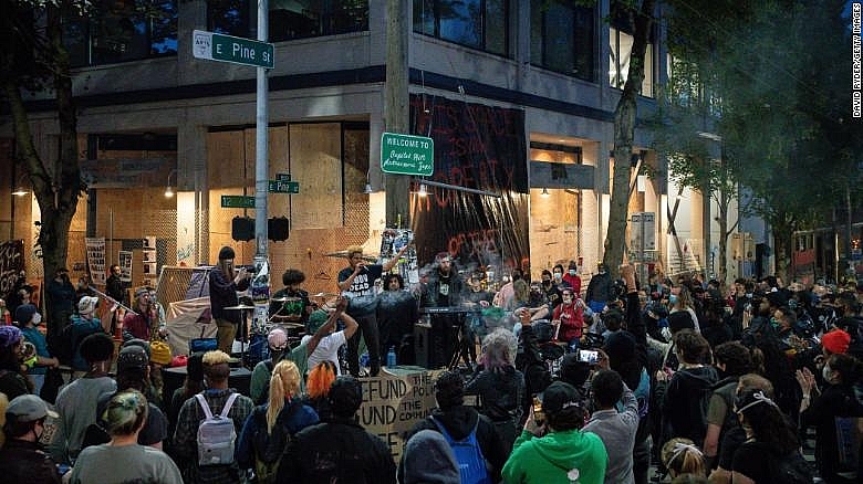 A band plays a free show in front of the Seattle Police Department's East Precinct. Photo: CNN 3037 seattle