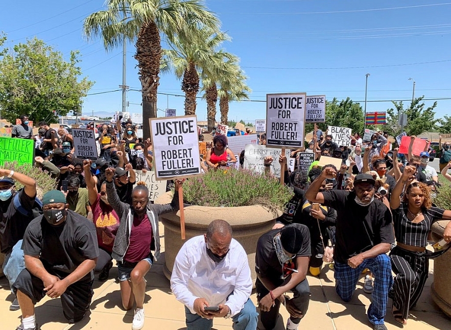 Protests in America update Protestors set fire to the restaurant where Rayshard Brooks shot protests in america update protestors set fire to the restaurant where rayshard brooks shot