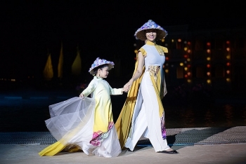 impressive hoi an ao dai festival absorbs tourists