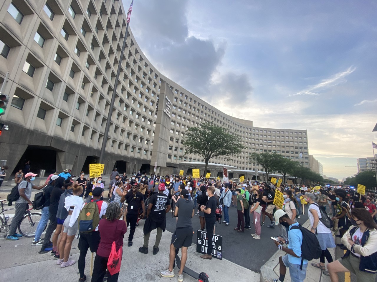 protests in america update trump signed order to encourage police limit deadly force