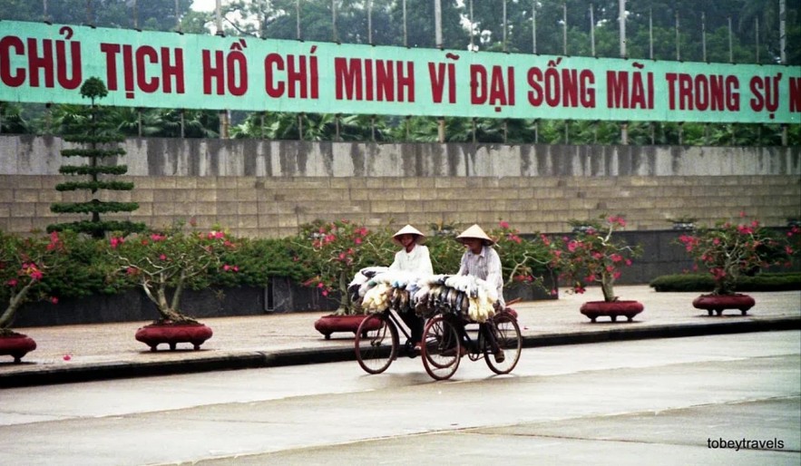 Hanoi's Unique Photos In 1996 Through Lens Of Western Visitors Hanoi's Unique Photos In 1996 Through Lens Of Western Visitors