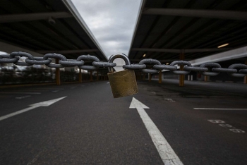 most populous state in australia closes border for the first time 100 years