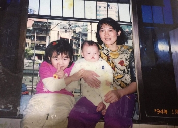 heartfelt reunion of tawainese girl and her vietnamese foster mom after long years of searching