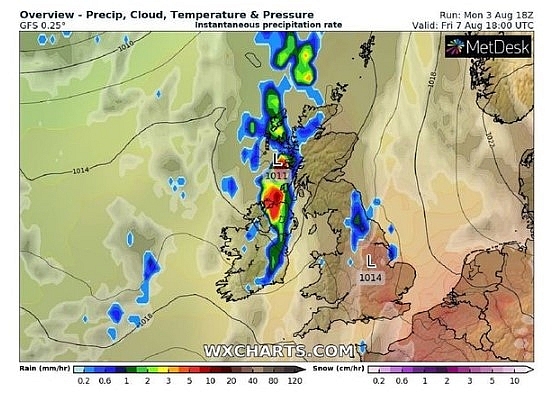 Cloud cover for tomorrow evening may move in from the east (Image: WXCHARTS) 0557 uk 128 4
