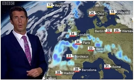 Cloud cover for tomorrow evening may move in from the east (Image: WXCHARTS) 0704 eu 128