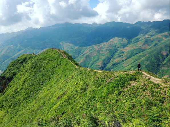 Ta Xua clouds hunting: Exploring exotic ta xua cloud hunting exploring the most famous dinosaur backbone in vietnam