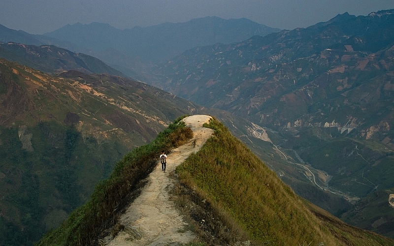 Ta Xua clouds hunting: Exploring exotic ta xua cloud hunting exploring the most famous dinosaur backbone in vietnam