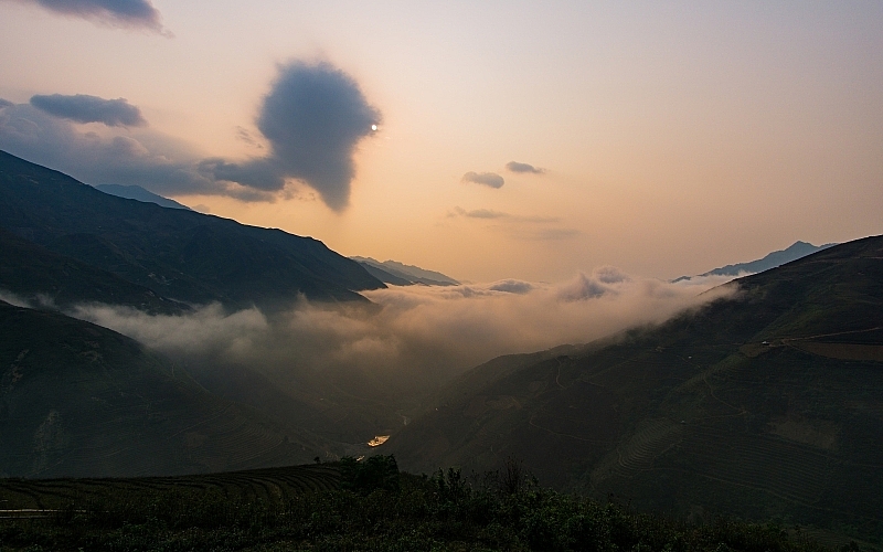 Ta Xua clouds hunting: Exploring exotic ta xua cloud hunting exploring the most famous dinosaur backbone in vietnam