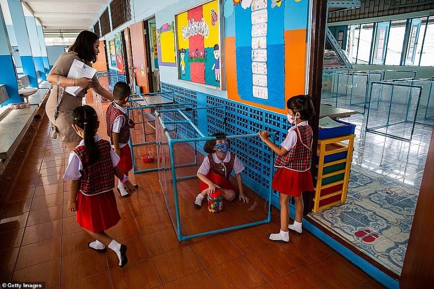 Images show nursery children keep the world s strictest school social distancing in Thailand images show nursery children keep the worlds strictest school social distancing in thailand